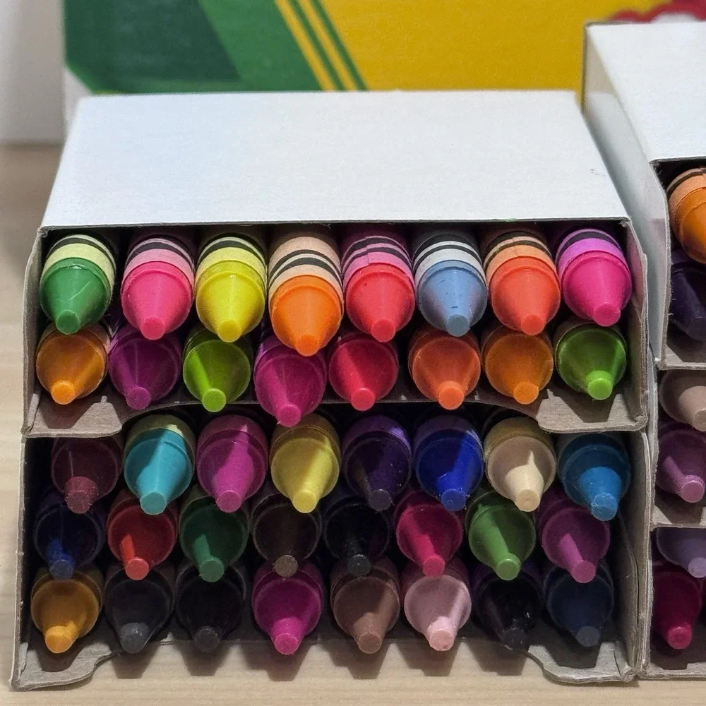 Crayola 120 Box Of Crayons 120 Colors Bonus Character Tip Sharpener Inc 1 Used